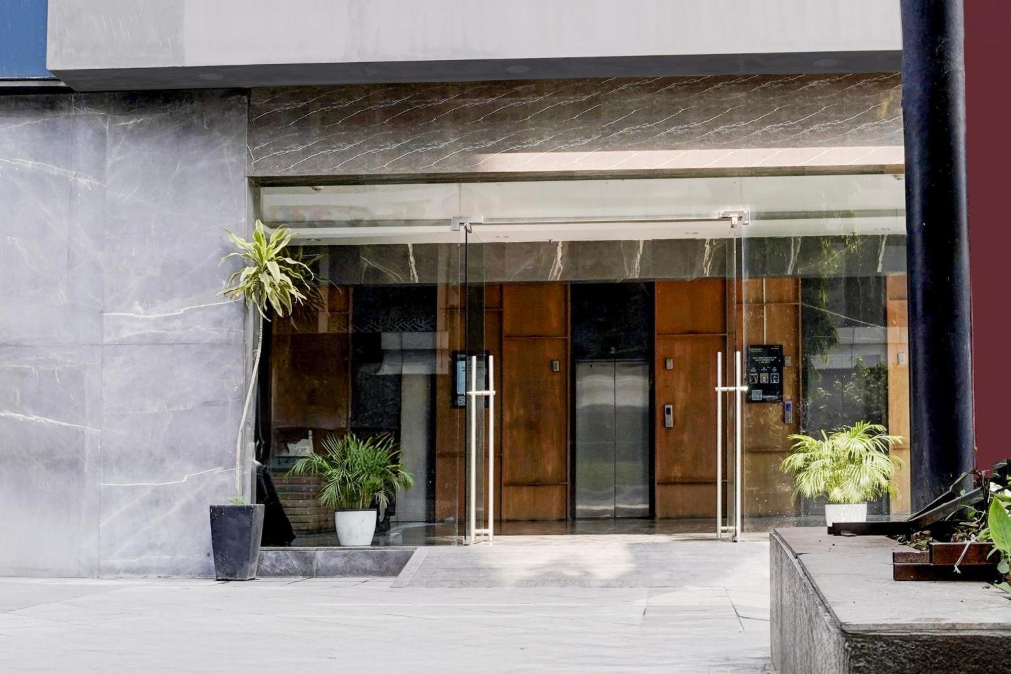 Super Townhouse Pbg Mall Vashi Turambhe Exterior foto