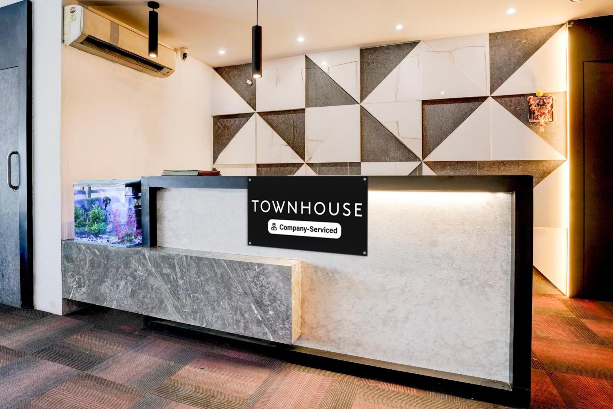 Super Townhouse Pbg Mall Vashi Turambhe Exterior foto